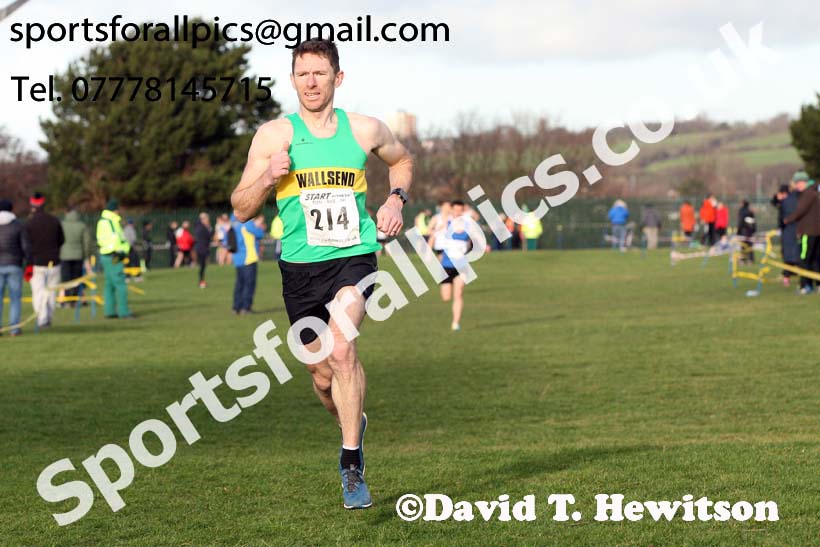 Senior mens Cathedral Relays, Birtley. Photo:  David T. Hewitson/Sports for All Pics